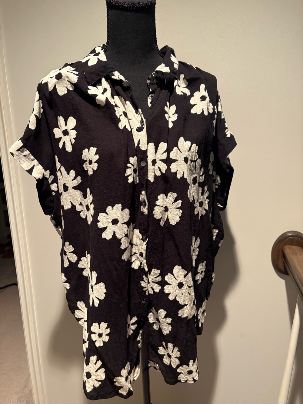 Madewell XL Black Floral Button-Up Short Sleeve Shirt